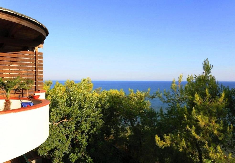Hotel Villaggio Costa Ripa Rodi Garganico Exteriör bild