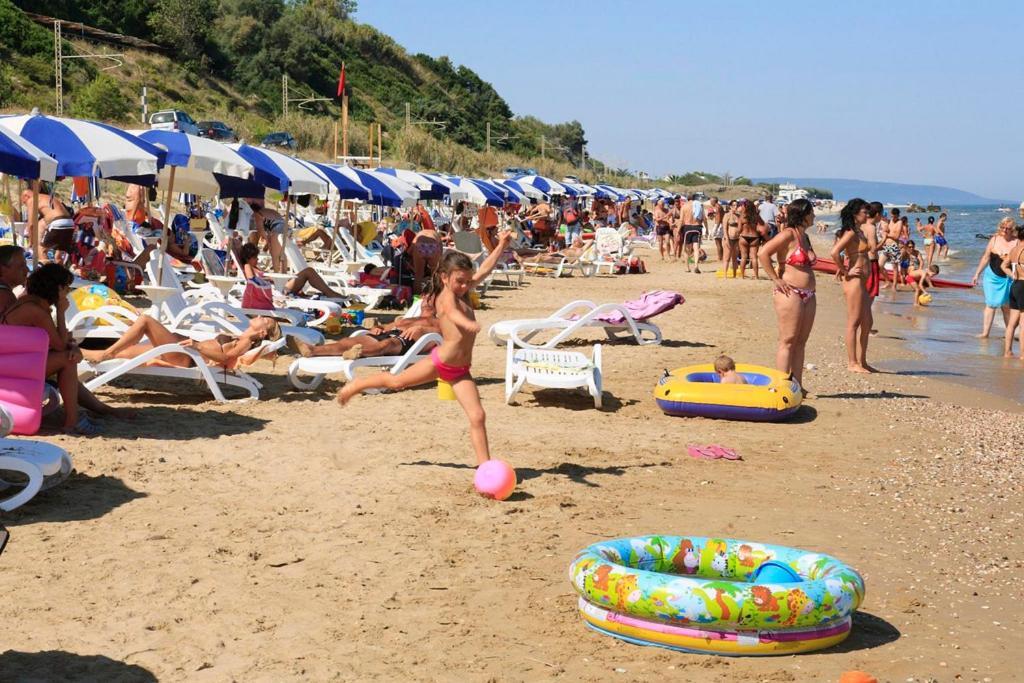 Hotel Villaggio Costa Ripa Rodi Garganico Exteriör bild