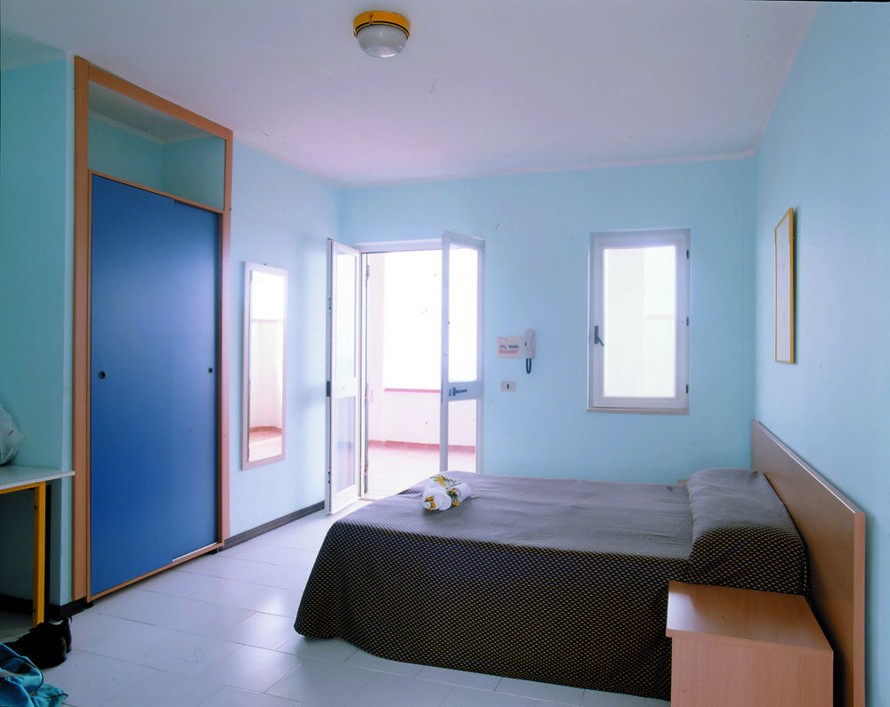 Hotel Villaggio Costa Ripa Rodi Garganico Exteriör bild